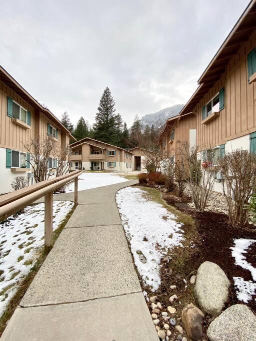 Apartamento Walk To Downtown * Sleeps 6 + Pets * Ground Level Gem!