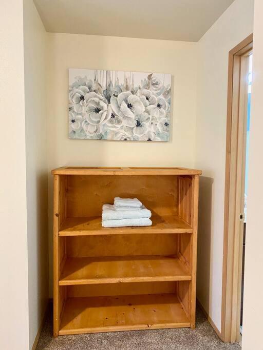 Walk To Downtown * Sleeps 6 + Pets * Ground Level Gem! Apartamento *