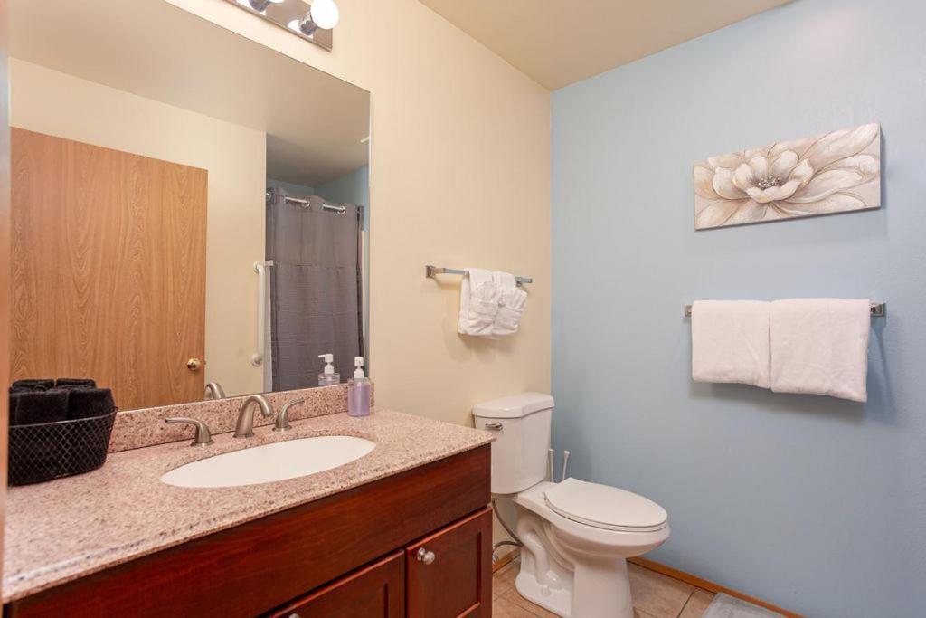 Apartamento Walk To Downtown * Sleeps 6 + Pets * Ground Level Gem! *