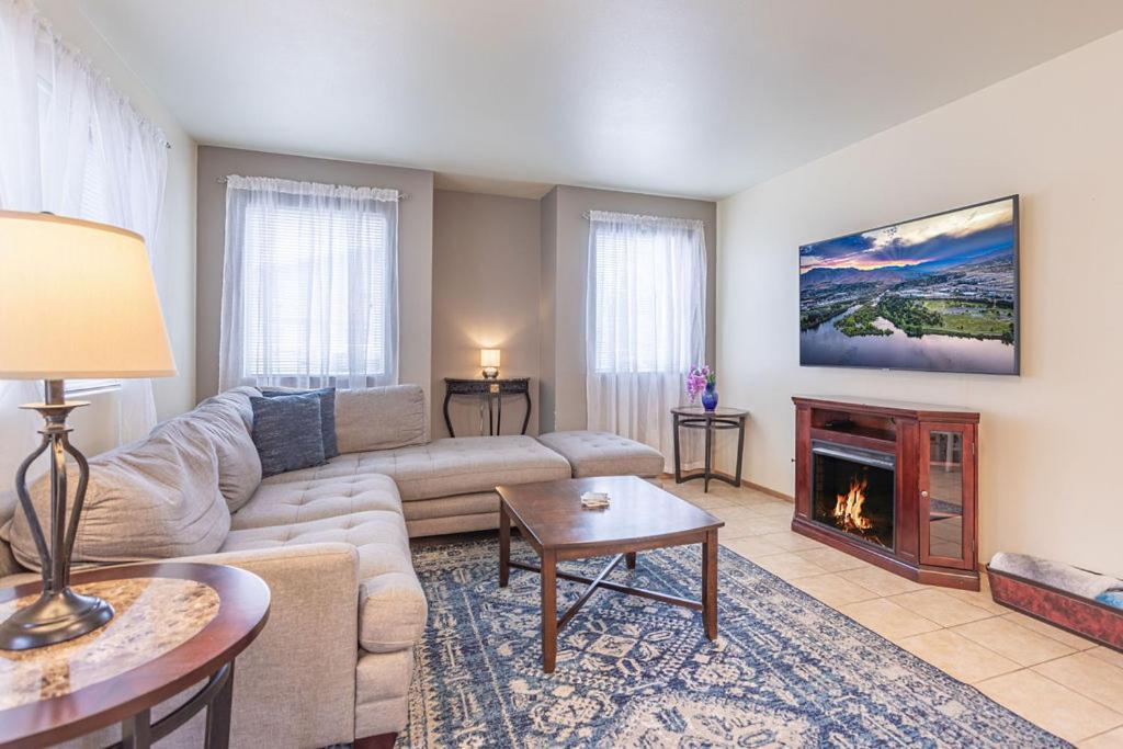 Apartamento Walk To Downtown * Sleeps 6 + Pets * Ground Level Gem!