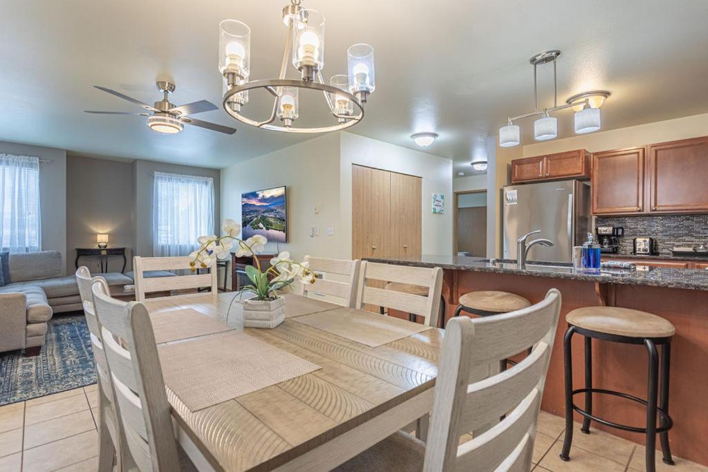 Apartamento Walk To Downtown * Sleeps 6 + Pets * Ground Level Gem! *