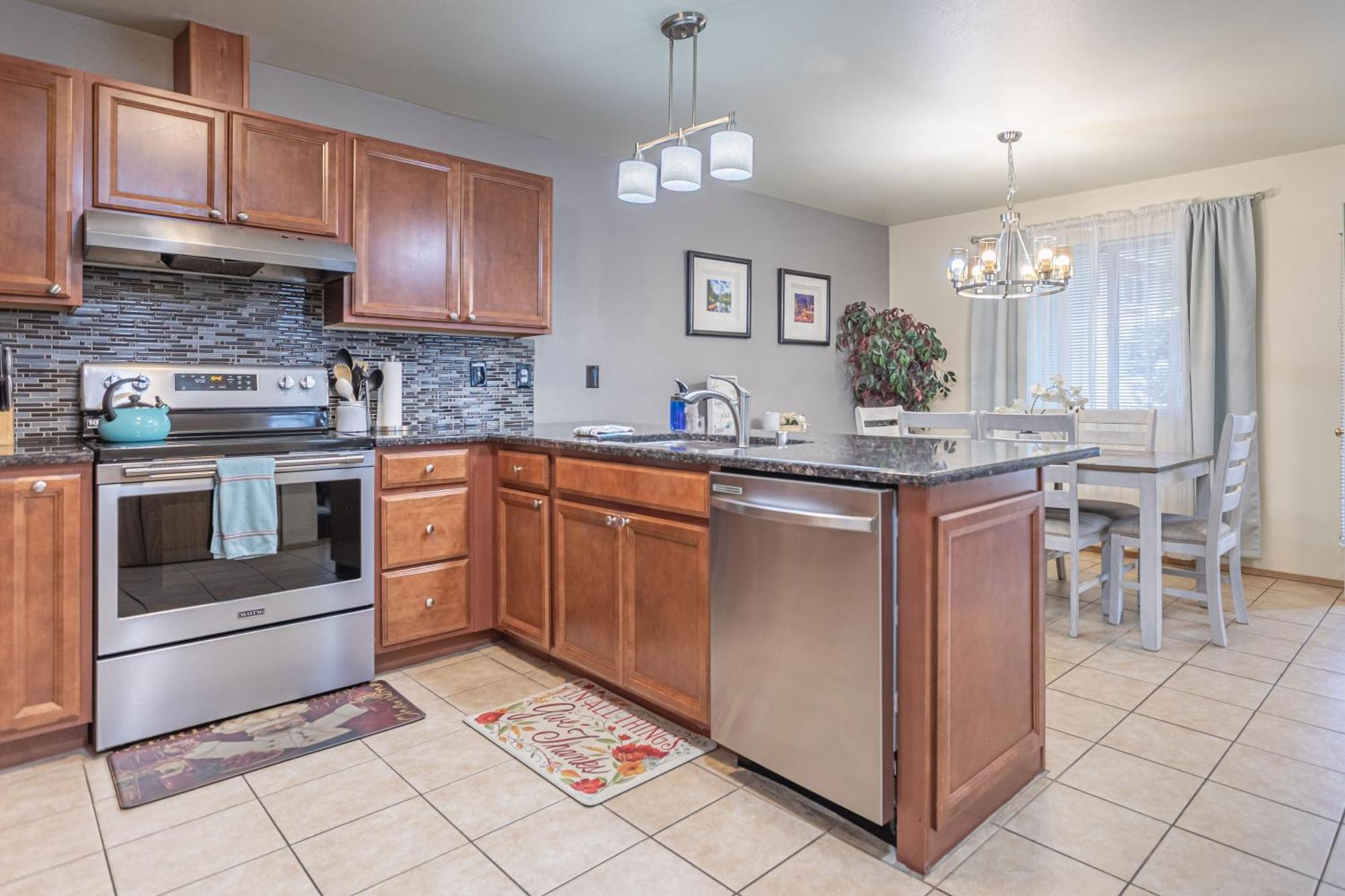 Apartamento Walk To Downtown * Sleeps 6 + Pets * Ground Level Gem! Leavenworth